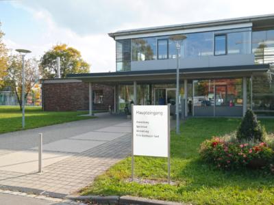 BBA-Haupteingang-1-Herbst-2017
